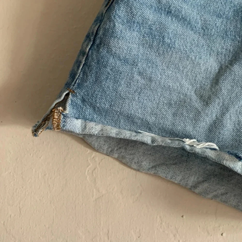 Madewell Relaxed Denim Shorts in Madera Wash: Side-Slit Edition Size 28 - Picture 4 of 6